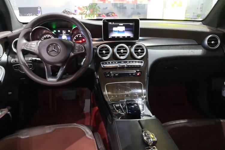 Used Mercedes-Benz GLC 2018 Facelift GLC 260 4MATIC Luxury Edition
