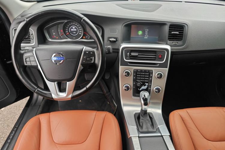 Used Volvo S60 2015 S60L 2.0T Zhiyuan Edition
