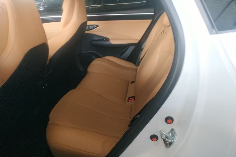 Used  L7 2023 1.5T 115 km Starship
