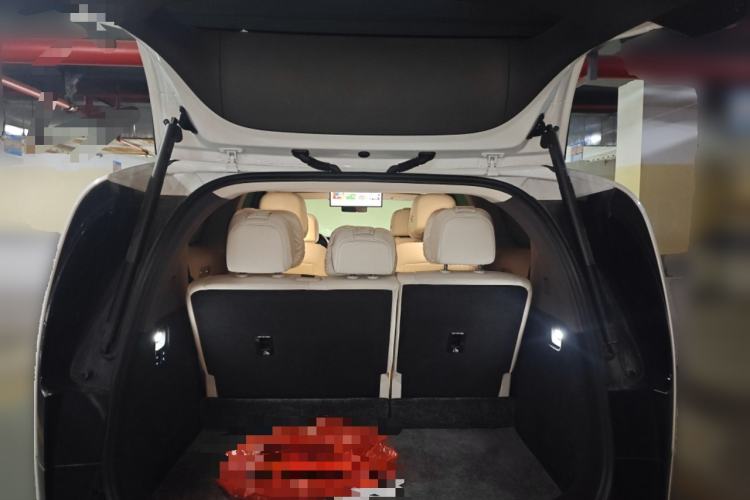 Used Li Auto MEGA 2024 Ultra Model
