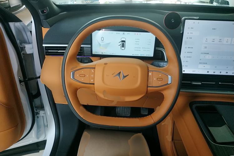 Used  eπ008 2025 210Max Range-Extended Version 5 Seats