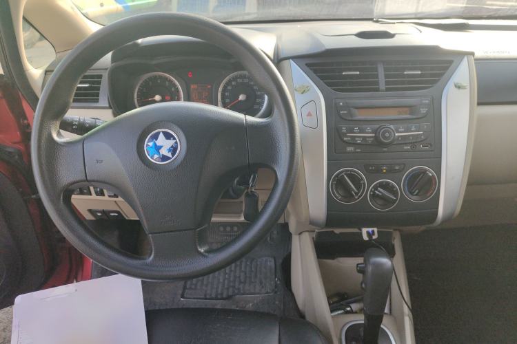 Used Venucia R50 2014 1.6L Automatic Splendid Edition
