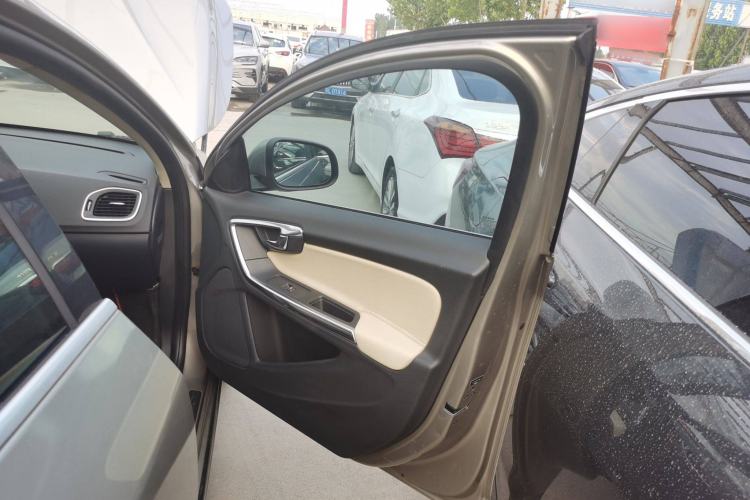 Used Volvo V60 2014 T5 Zhiyi Edition
