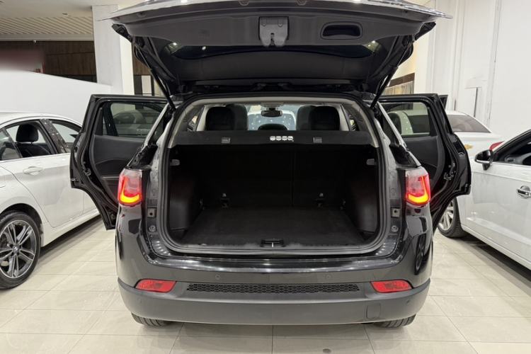 Used  Compass 2017 200T Automatic Family Edition