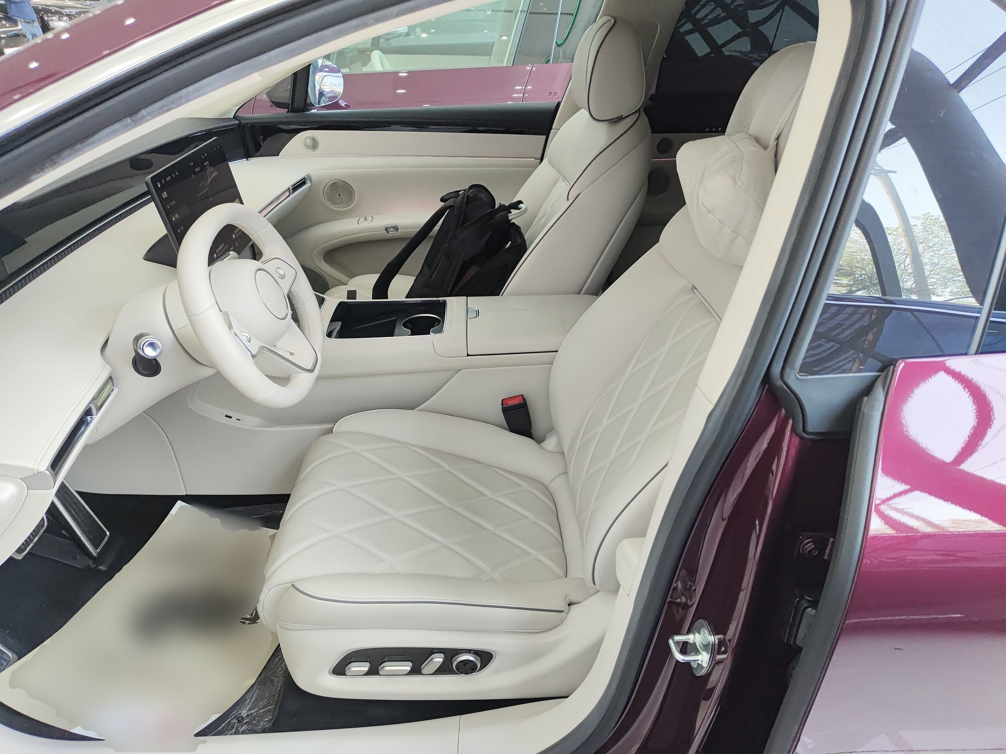 Переднее сиденье в автомобиле