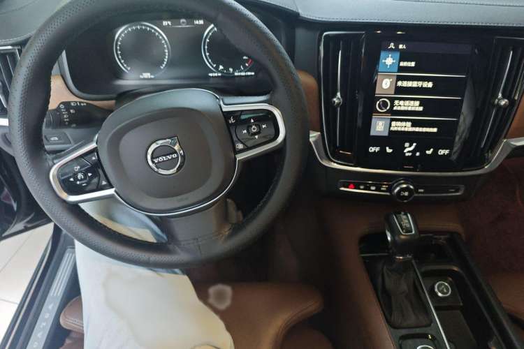 Used Volvo S90 2020 Facelift T5 Smart & Luxurious Edition
