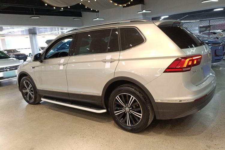 Used Volkswagen Tiguan L 2020 330TSI Automatic Two-Wheel Drive Panoramic Comfort Edition China VI Standard

