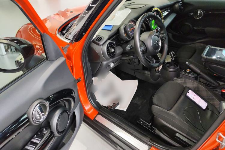 Used MINI MINI 2018 1.5T COOPER Classic Edition Five-Door Version
