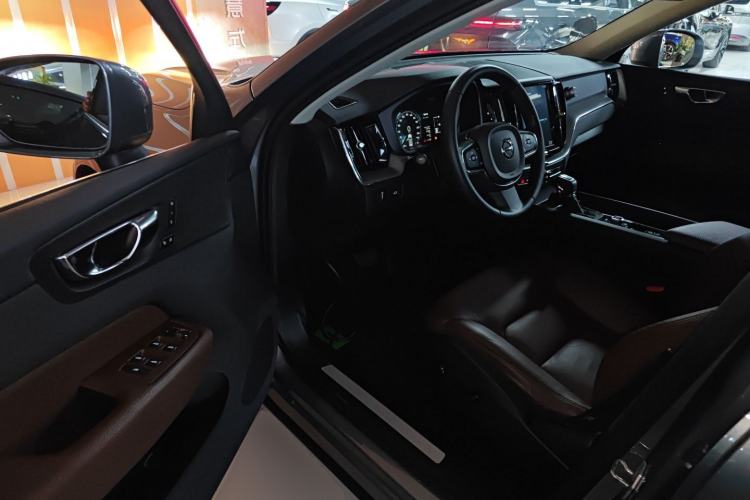 Used Volvo XC60 2021 T5 4x4 Smart Luxury Edition
