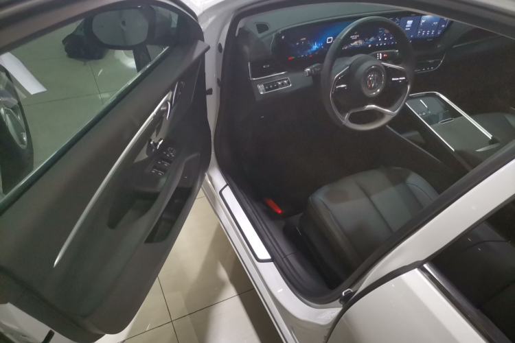 Used Buick LaCrosse 2025 28T Platinum Edition
