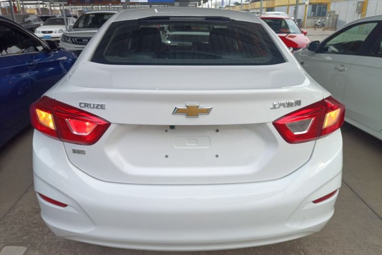 Used Chevrolet Cruze 2018 320 Automatic Pioneer Sunroof Edition
