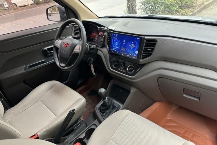 Used Wuling Hongguang V 2022 1.5L Jingqu Edition Enclosed-Window Vehicle with Electric Power Steering LAR
