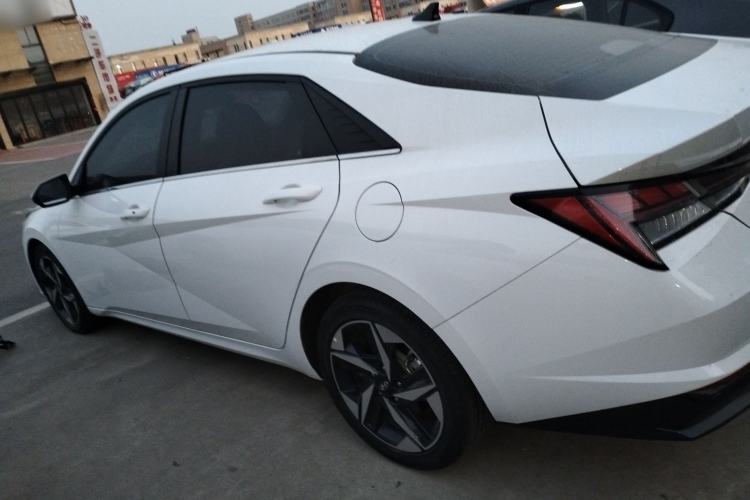 Used Hyundai Elantra 2022 1.5L CVT LUX Prestige Edition
