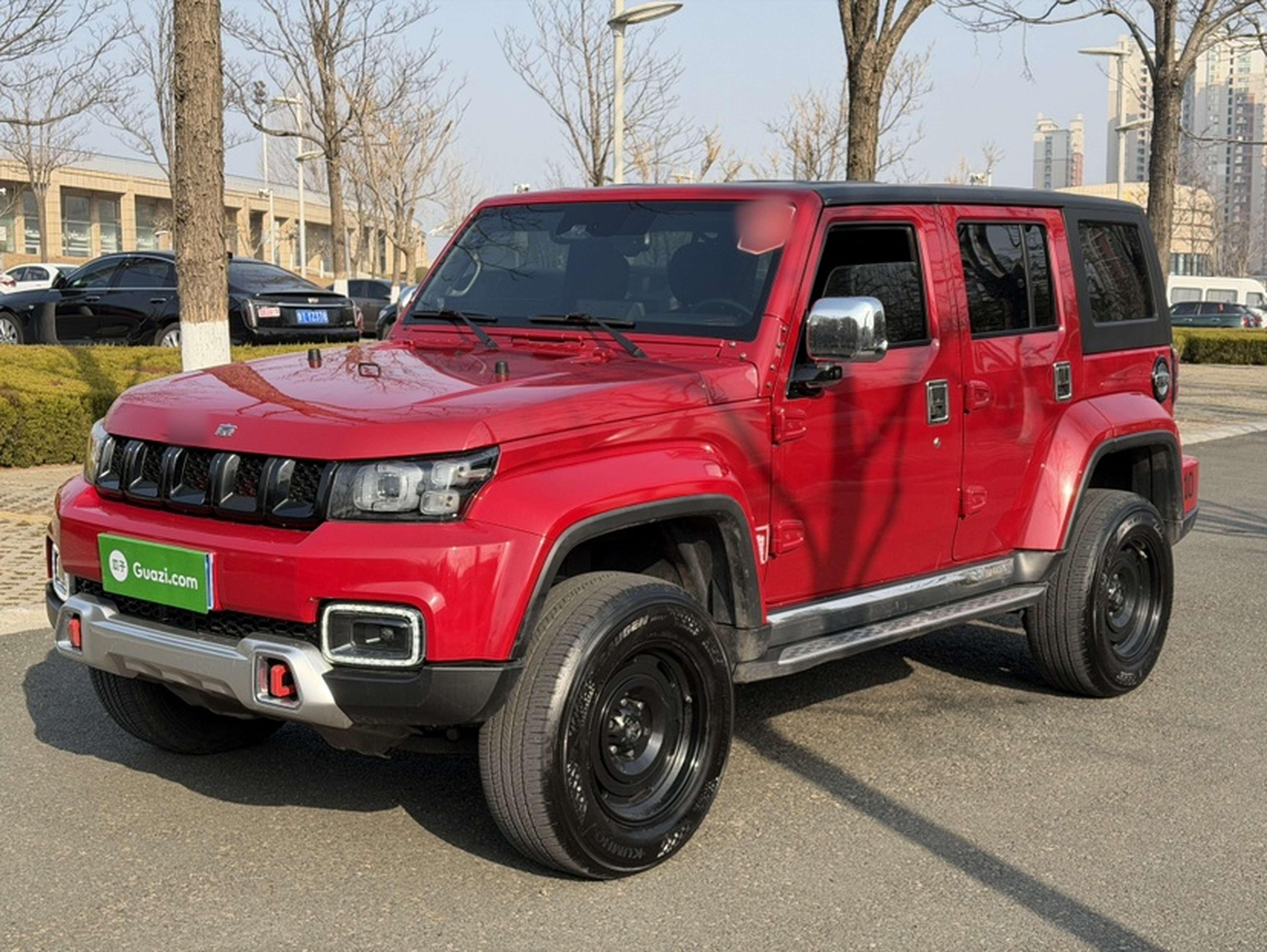 تحت مقدمة السيارة