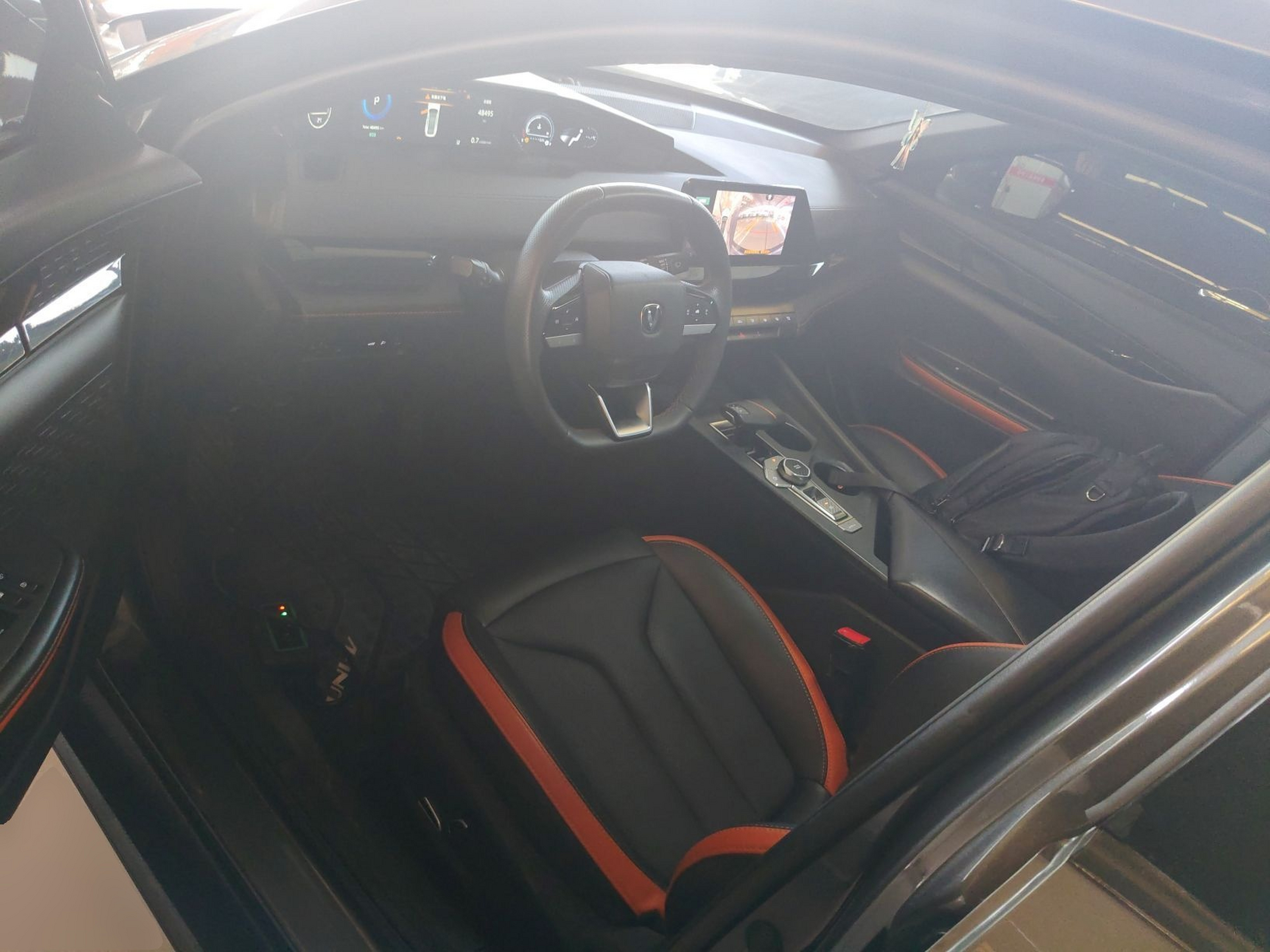 Переднее сиденье в автомобиле