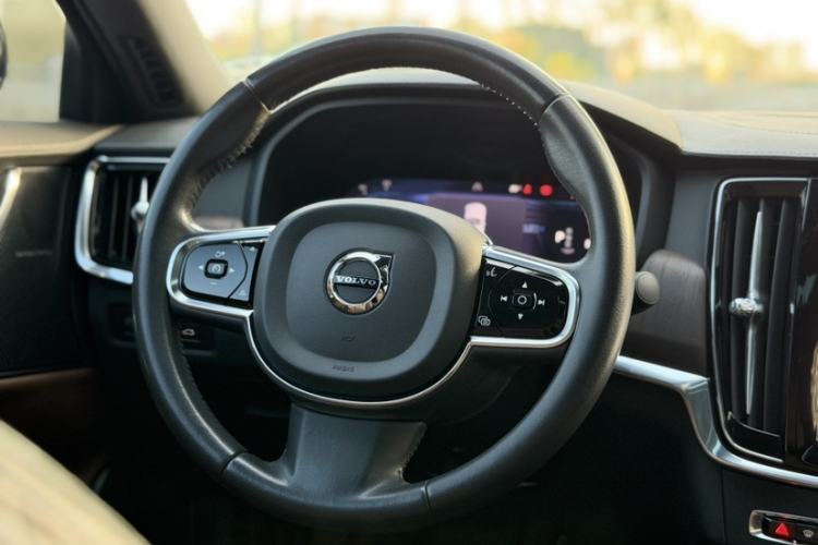 Used Volvo S90 2022 B5 Zhiyuan Luxury Edition
