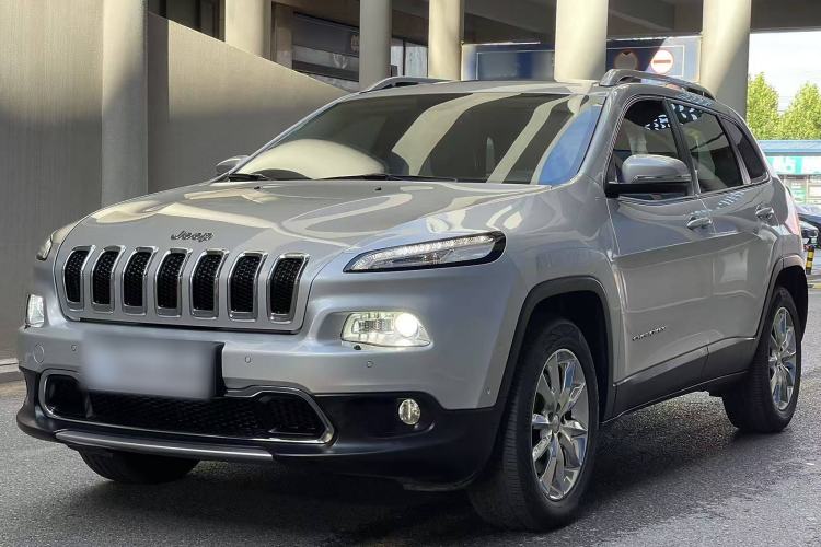 Used  Cherokee 2016 2.4L Superior Edition
