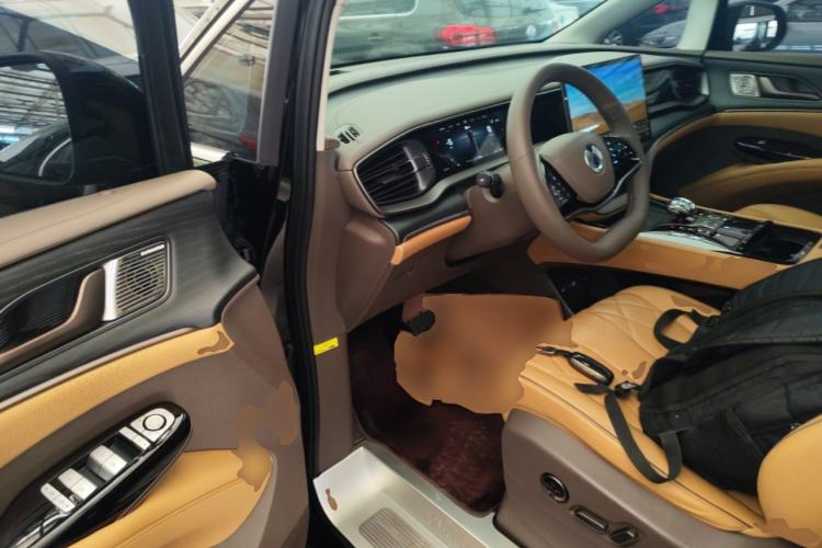 Used Denza D9 2022 DM-i 970 Four-Wheel Drive Prestige Model
