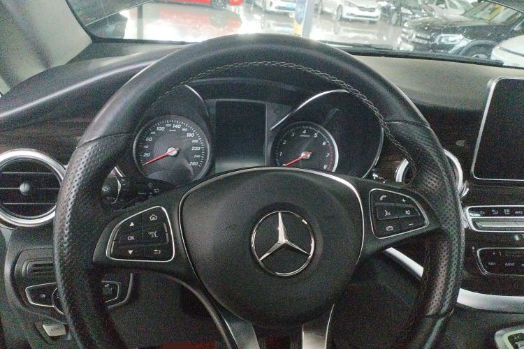 Used Mercedes-Benz V-Class 2018 V 260 Avantgarde Edition China VI
