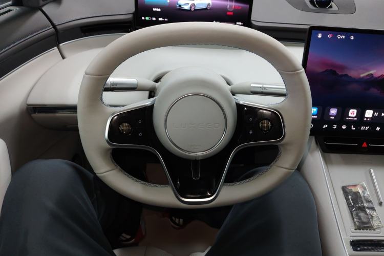 Used Hima Luxeed S7 2025 785 km Ultra