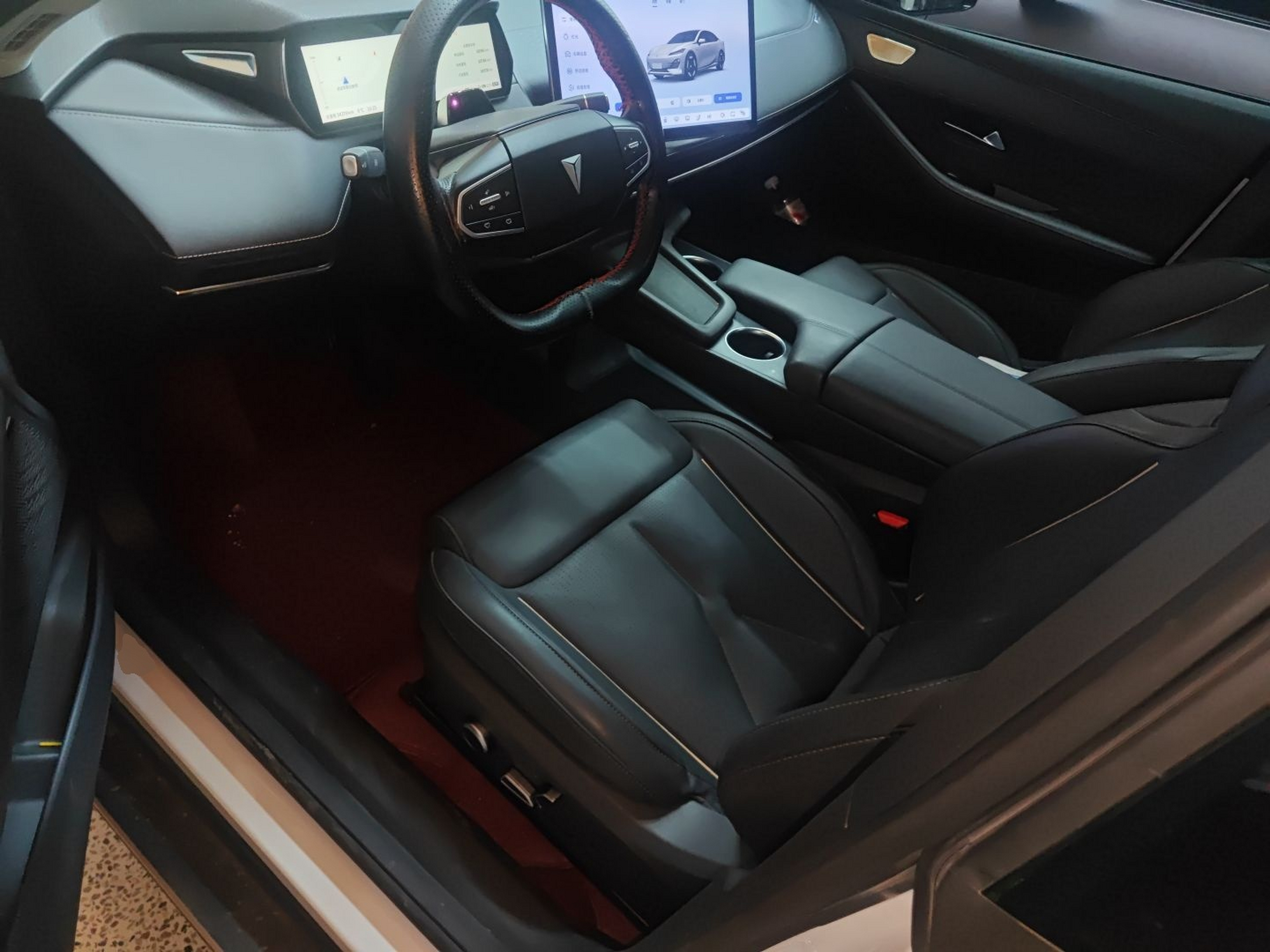 Переднее сиденье в автомобиле