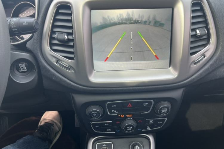 Used  Compass 2017 200T Automatic Family Edition
