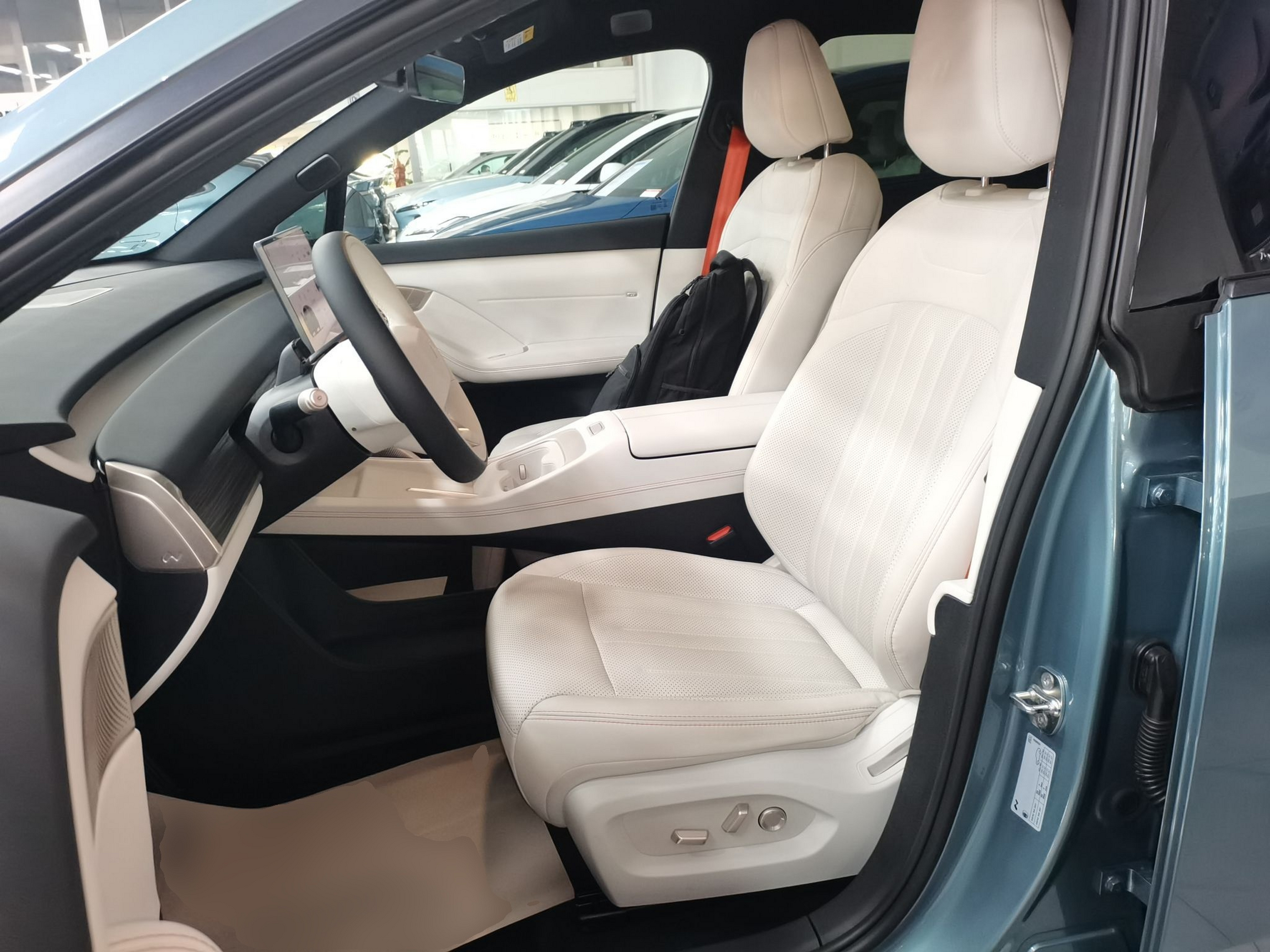 Переднее сиденье в автомобиле