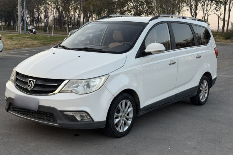 Used Baojun 730 2014 1.5L manual Comfort version 7 seats
