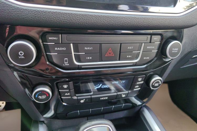 Used Geely Auto Vision X6 2016 1.3T CVT Flagship Model
