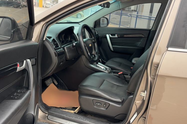 Used Chevrolet Captiva 2017 2.4L 4x4 Flagship Edition 7-Seater
