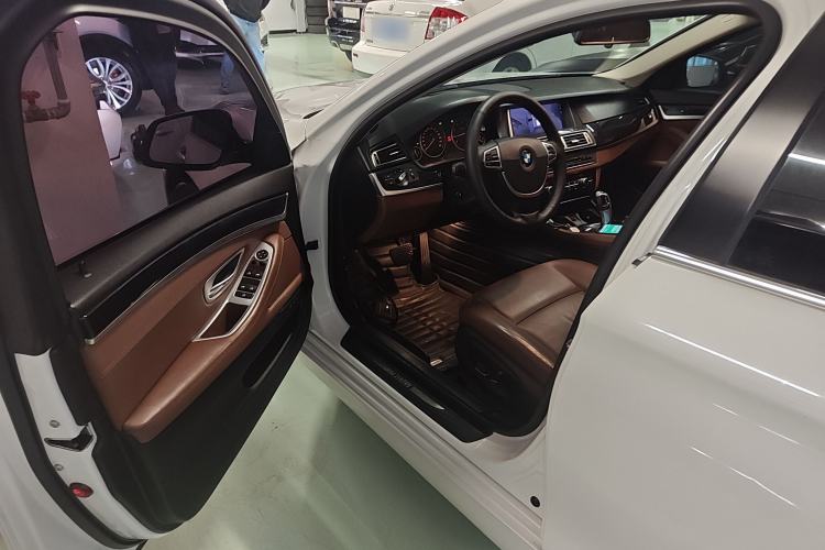 Used BMW 5 Series 2014 520Li Elegant Model
