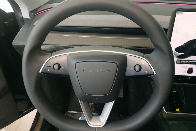 Used Tesla Model Y 2025 Rear-Wheel-Drive Version
