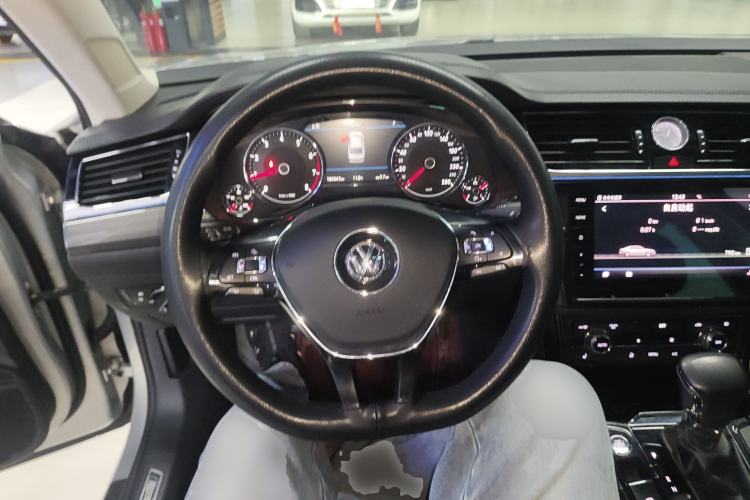 Used Volkswagen Phideon 2019 380TSI Two-Wheel Drive Business Edition China V Standard