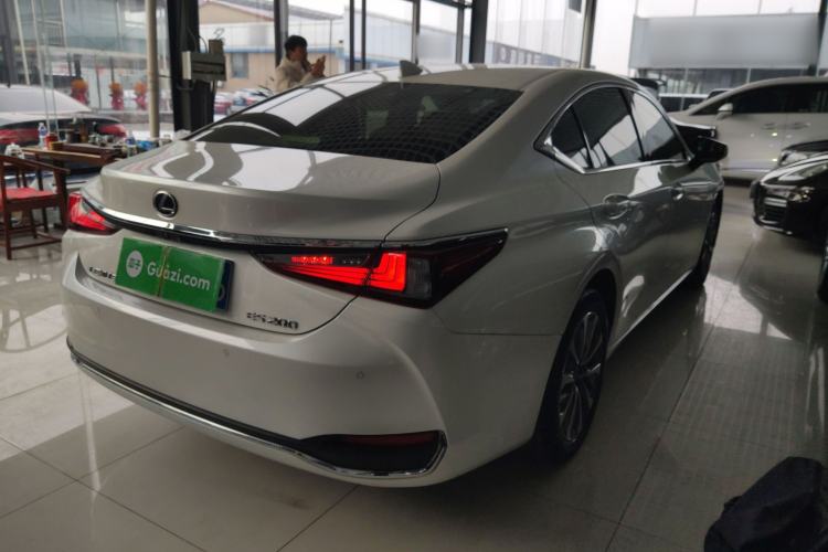 Used Lexus ES 2023 200 Excellence Edition