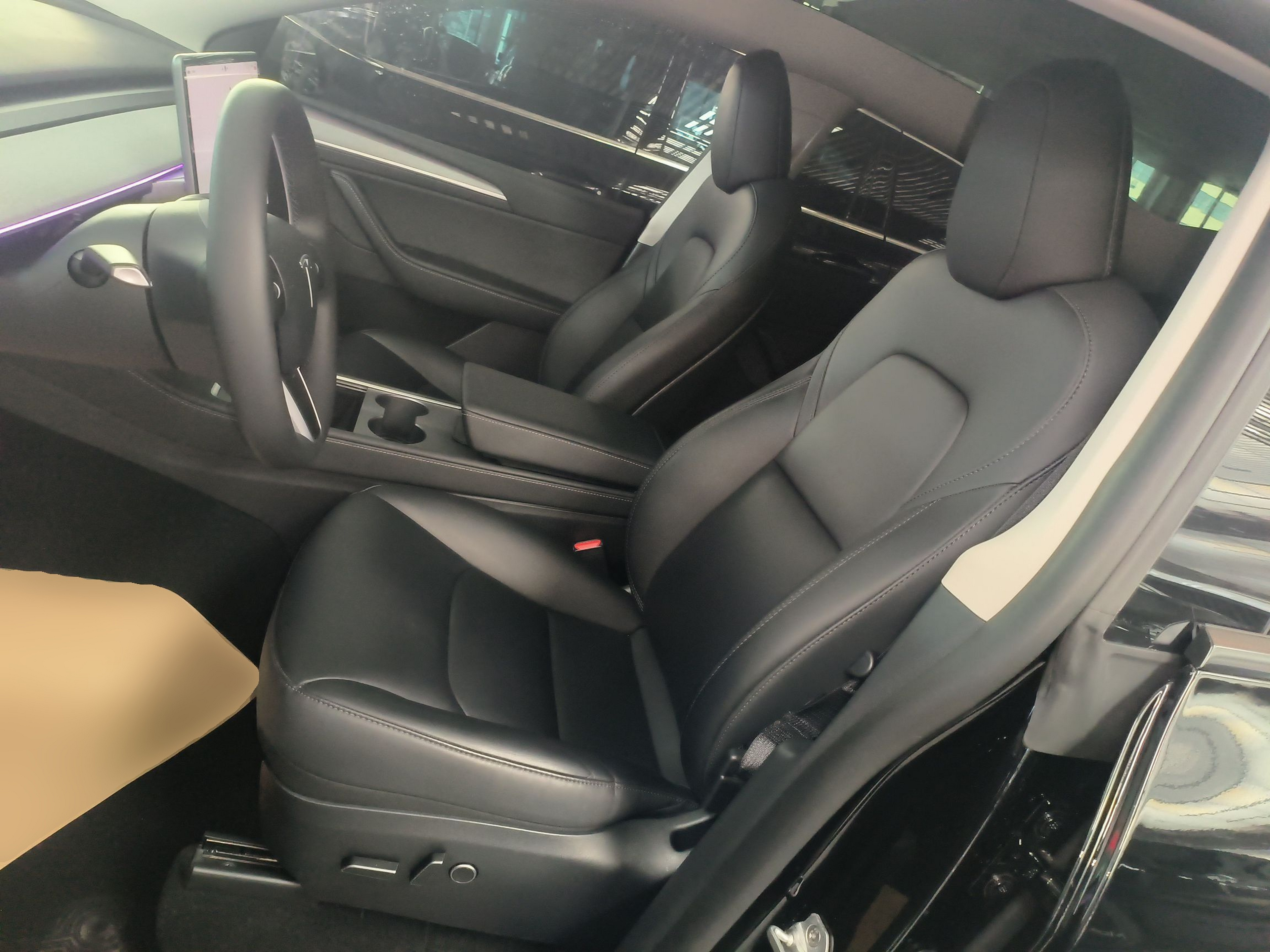 Переднее сиденье в автомобиле