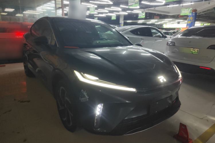 Used  R7 2023 Rear-Drive Screen King Pro Edition
