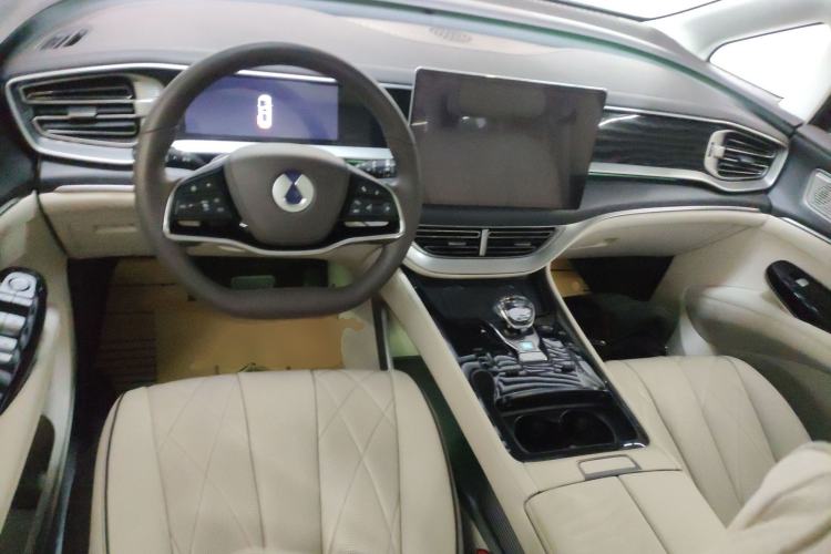 Used Denza D9 2024 DM-i 980 Four-Wheel Drive Prestige Model
