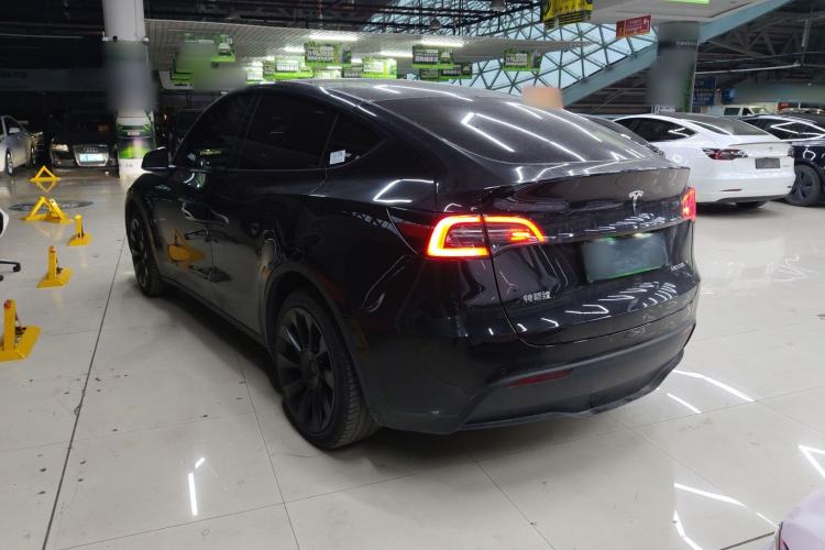 Used Tesla Model Y 2023 Long-Range All-Wheel-Drive Version