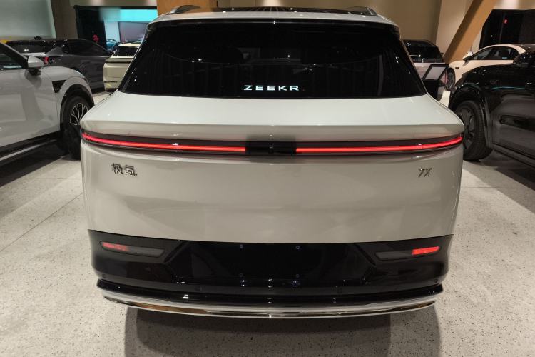 Used Zeekr 7X 2025 100 kWh Long-Range Rear-Wheel Drive with Intelligent Driving Features