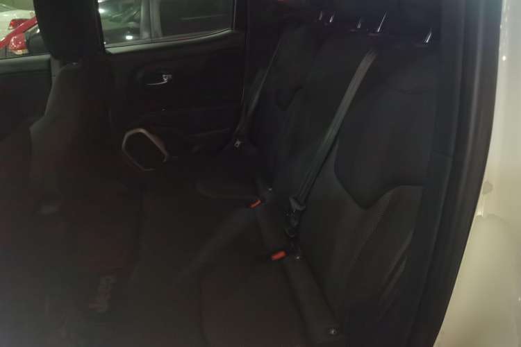 Used  Renegade 2018 Connected Large Screen Version 180T Automatic Kinetic Edition+
