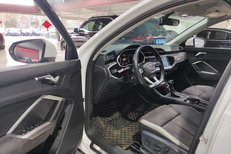 Used Audi Q3 2023 35 TFSI Fashion Dynamic Model (1.4T)
