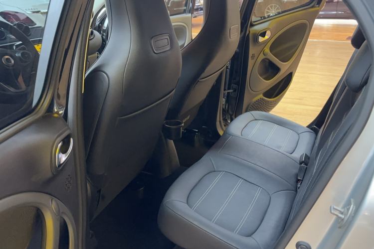 Used  forfour 2016 0.9T 66 kW Pioneer Edition