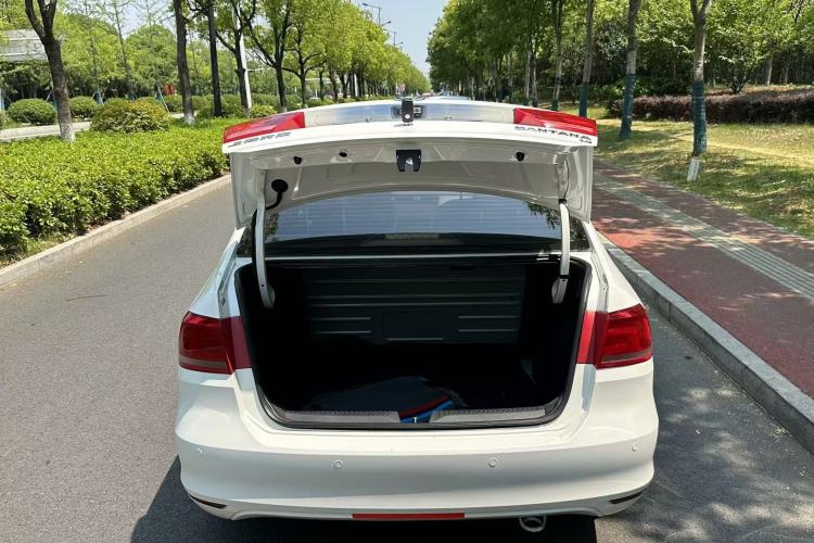 Used Volkswagen Santana 2015 1.6L Manual Fashion Edition
