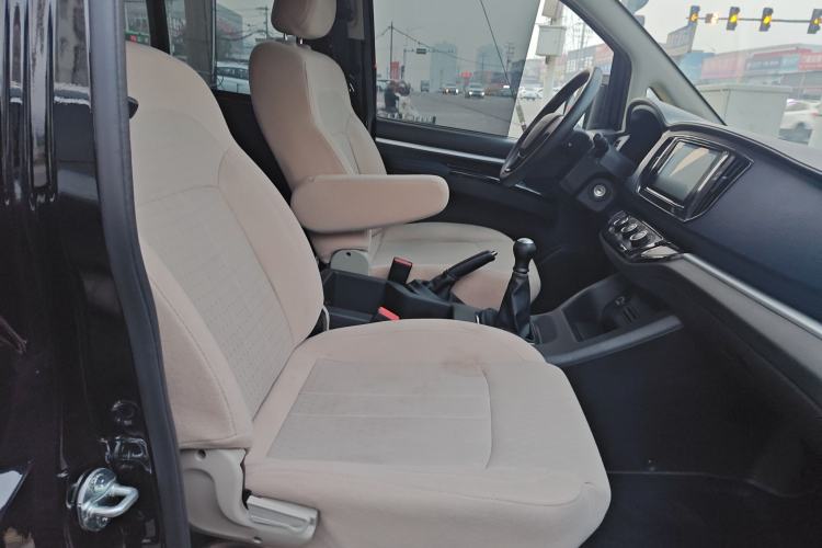 Used FORTHING Lingzhi 2023 M5L 1.6L Base Model 7 Seats