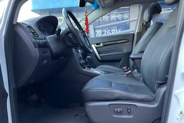 Used Chevrolet Captiva 2015 2.4L 4x4 Flagship Edition 7-Seater
