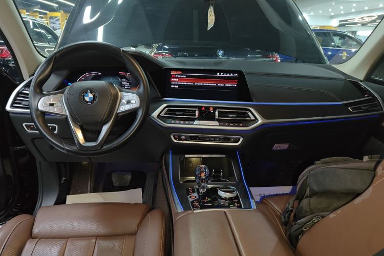 Used BMW X7 2021 xDrive40i Luxury Package with Leading Features