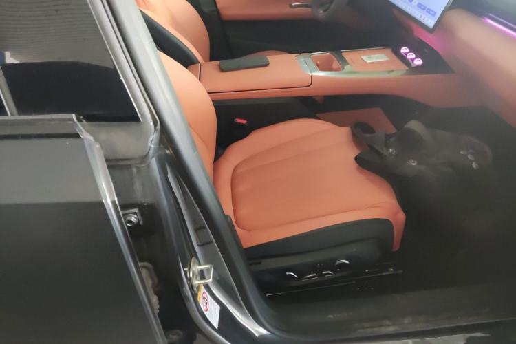 Used  L07 2025 300Ultra Qiankun Intelligent Driving ADS SE Range-Extended Version
