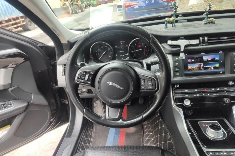 Used Jaguar XF 2016 XF 2.0T Two-Wheel-Drive Luxury Edition
