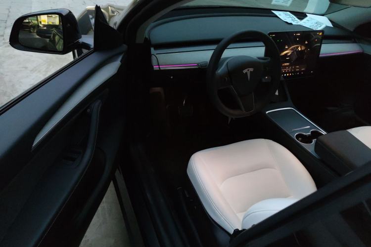 Used Tesla Model Y 2024 Long-Range All-Wheel-Drive Version
