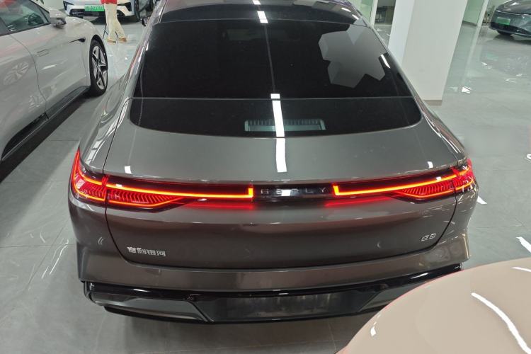 Used  E8 2024 665 km Range Rear-Drive Starship Intelligent Driving Version